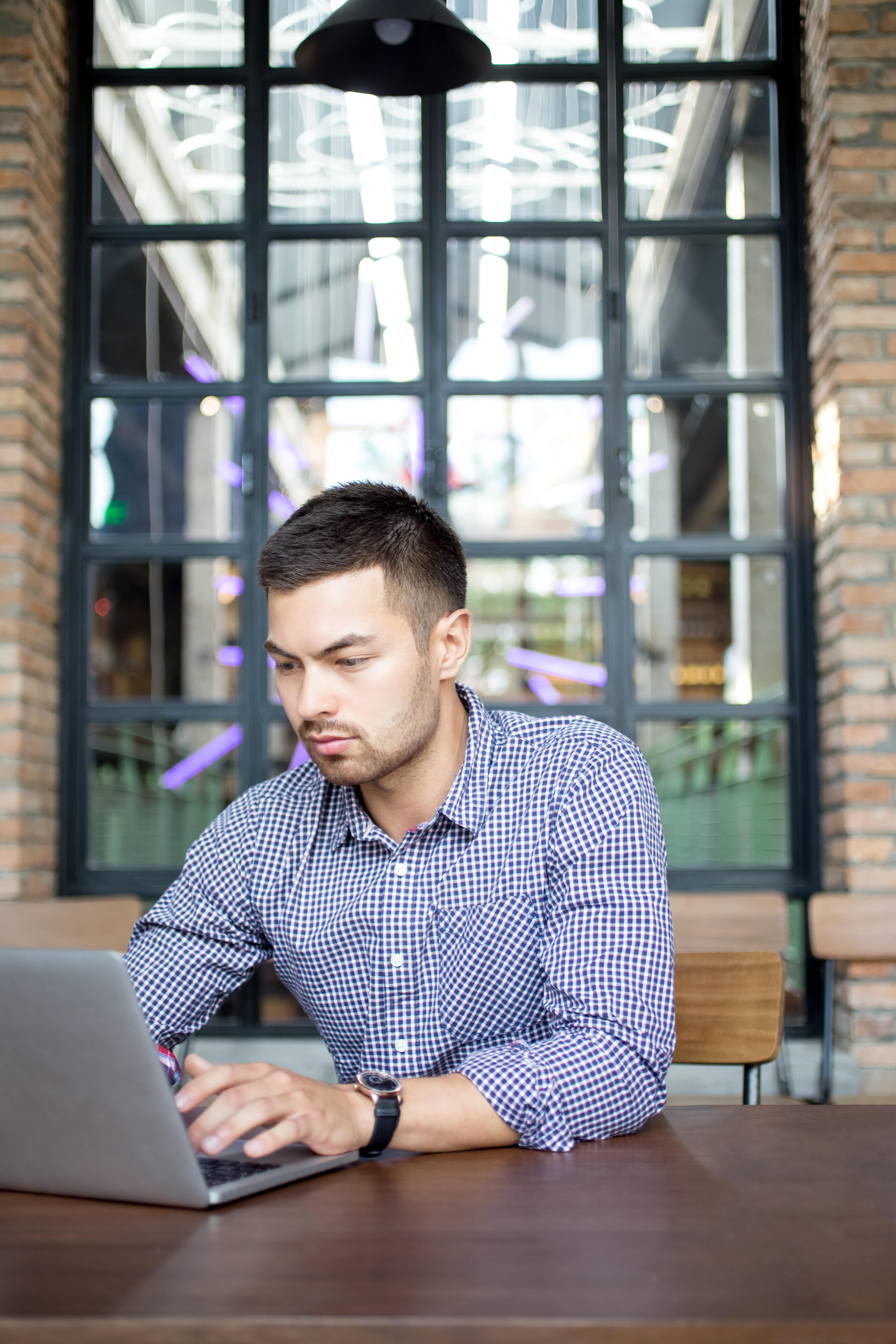 Man working on a laptop in a cafe
